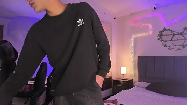 Snapshot of JustinCastiblanco chatting on 11-15-25, 11:29 JustinCastiblanco online show from 11-15-25, 11:29