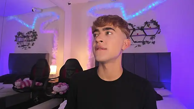 Snapshot of JustinCastiblanco chatting on 11-17-25, 11:38 JustinCastiblanco online show from 11-17-25, 11:38