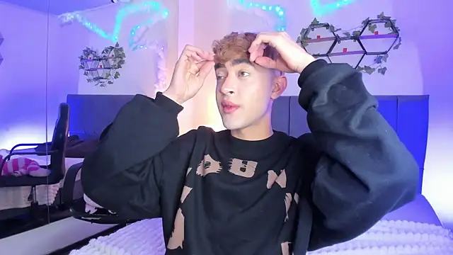 Snapshot of JustinCastiblanco chatting on 11-18-25, 11:25 JustinCastiblanco online show from 11-18-25, 11:25