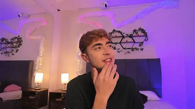 Snapshot of JustinCastiblanco chatting on 11-22-25, 11:53 JustinCastiblanco online show from 11-22-25, 11:53