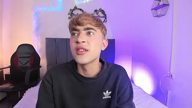 Snapshot of JustinCastiblanco chatting on 11-26-25, 11:33 JustinCastiblanco online show from 11-26-25, 11:33