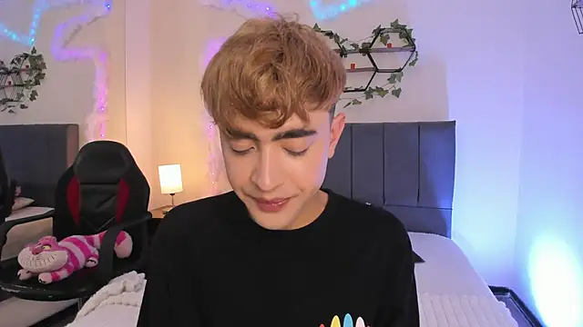 Snapshot of JustinCastiblanco chatting on 11-29-25, 11:24 JustinCastiblanco online show from 11-29-25, 11:24