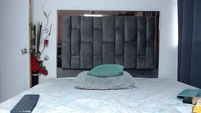 Snapshot of Salmma_Milf chatting on 11-28-25, 11:35 Salmma Milf online show from 11-28-25, 11:35