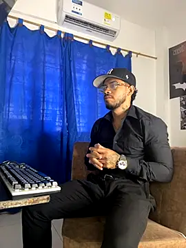 Kylian Alessandro online show from 10-27-25, 03:27