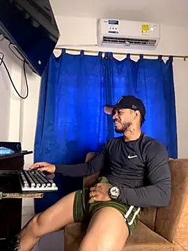 Kylian Alessandro online show from 11-22-25, 06:07