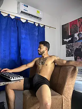 Kylian Alessandro online show from 02-15-26, 07:54