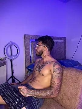 Kylian Alessandro online show from 02-19-26, 04:19