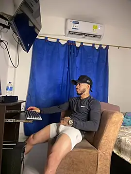 Kylian Alessandro online show from 02-25-26, 12:15