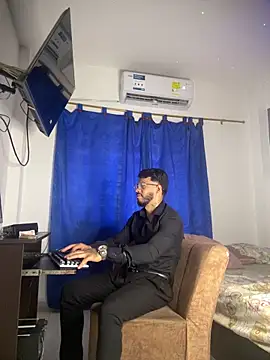 Kylian Alessandro online show from 02-26-26, 06:40