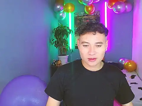 Snapshot of Latin_boysxxxx chatting on 10-15-25, 11:49 Latin boysxxxx online show from 10-15-25, 11:49