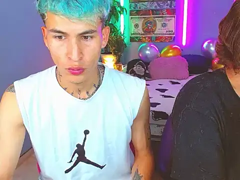 Snapshot of Latin_boysxxxx chatting on 10-18-25, 10:10 Latin boysxxxx online show from 10-18-25, 10:10