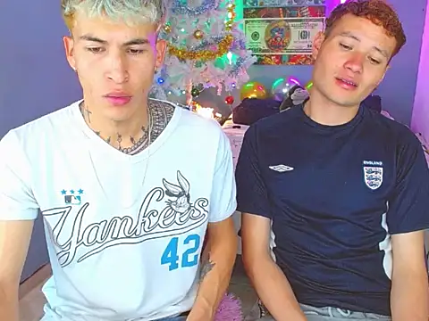 Snapshot of Latin_boysxxxx chatting on 10-31-25, 10:22 Latin boysxxxx online show from 10-31-25, 10:22