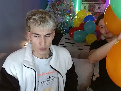 Snapshot of Latin_boysxxxx chatting on 11-13-25, 06:40 Latin boysxxxx online show from 11-13-25, 06:40