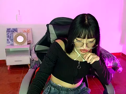 Snapshot of Isabella__666 chatting on 11-13-25, 04:00 Isabella 666 online show from 11-13-25, 04:00