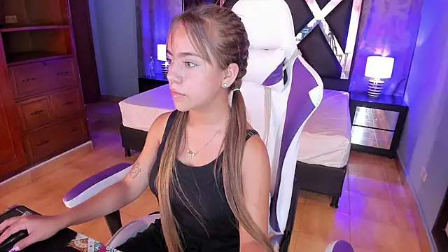 Lily CuteBoobs online show from 10-15-25, 06:08