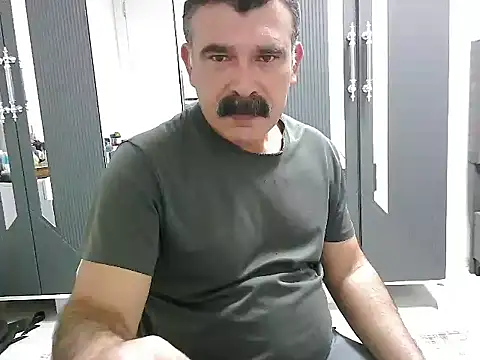Snapshot of meroglu45 chatting on 10-15-25, 06:08 meroglu45 online show from 10-15-25, 06:08