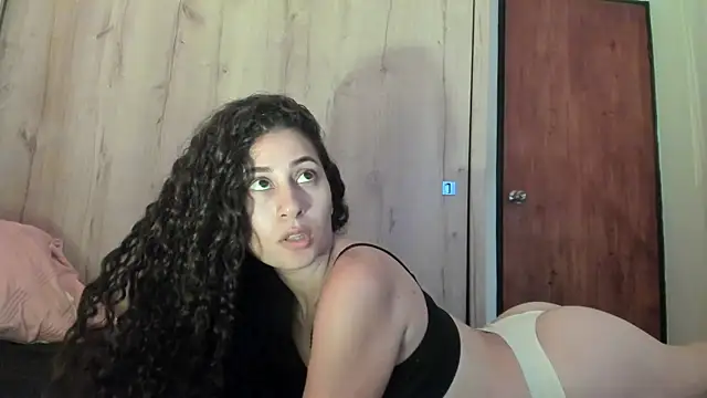 Snapshot of fernanda317 chatting on 03-28-26, 03:22 fernanda317 online show from 03-28-26, 03:22