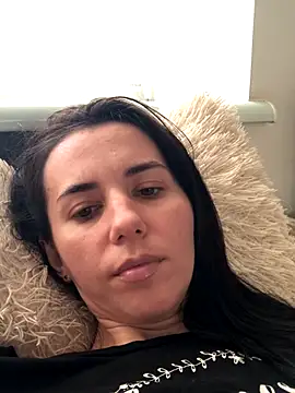 Snapshot of oliviya_mur chatting on 10-31-25, 02:18 oliviya mur online show from 10-31-25, 02:18