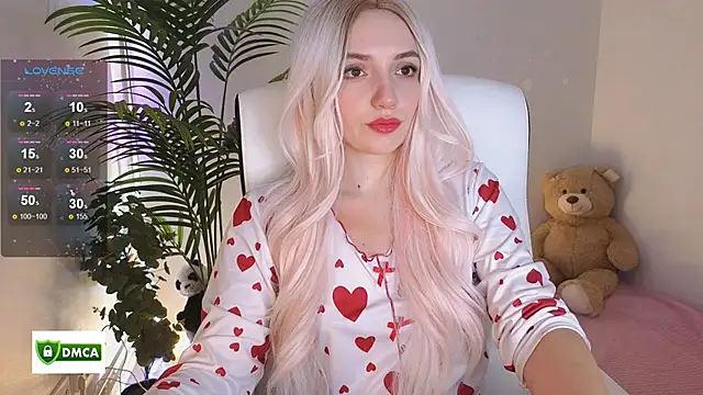 Snapshot of cute_cake chatting on 12-01-25, 09:58 cute cake online show from 12-01-25, 09:58