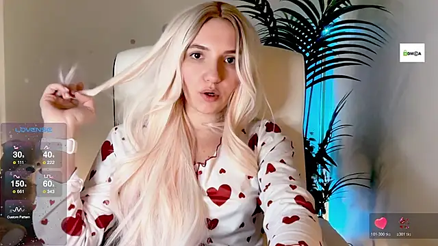 Snapshot of cute_cake chatting on 12-03-25, 08:40 cute cake online show from 12-03-25, 08:40