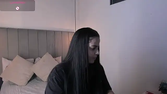 Snapshot of Pamela_occoner_ chatting on 11-13-25, 05:01 Pamela occoner online show from 11-13-25, 05:01