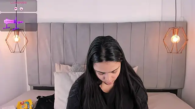 Snapshot of Pamela_occoner_ chatting on 12-15-25, 07:40 Pamela occoner online show from 12-15-25, 07:40