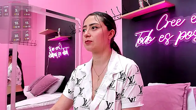 Snapshot of JuliethCruz_ chatting on 12-04-25, 05:54 JuliethCruz online show from 12-04-25, 05:54