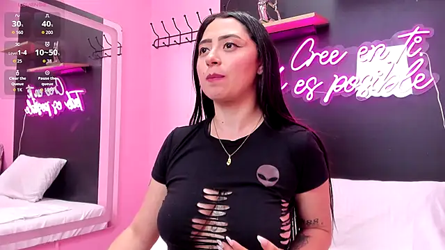 Snapshot of JuliethCruz_ chatting on 12-14-25, 03:17 JuliethCruz online show from 12-14-25, 03:17