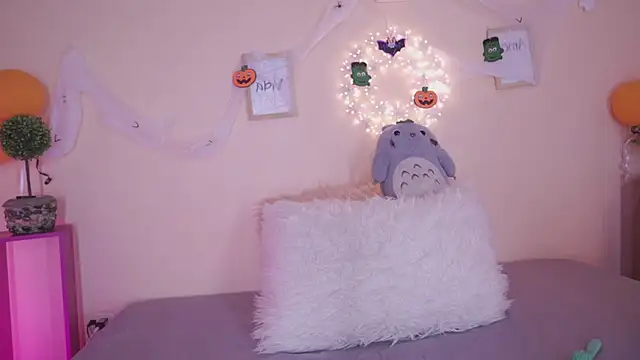 Snapshot of Meggie_ chatting on 10-31-25, 10:55 Meggie online show from 10-31-25, 10:55