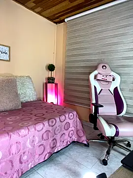 Snapshot of Meggie_ chatting on 11-21-25, 11:14 Meggie online show from 11-21-25, 11:14