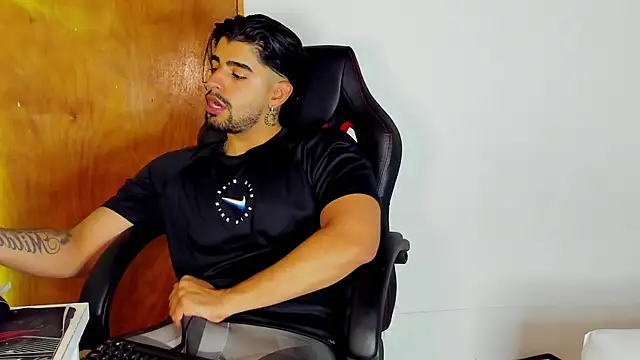 maximo black  online show from 11-05-25, 12:54