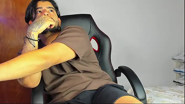 maximo black  online show from 11-19-25, 10:21