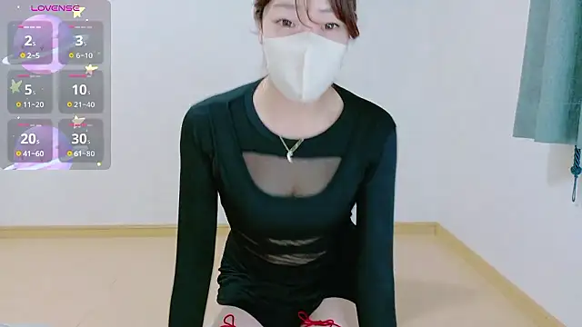 Snapshot of TSUKI_circle chatting on 11-02-25, 05:10 TSUKI circle online show from 11-02-25, 05:10