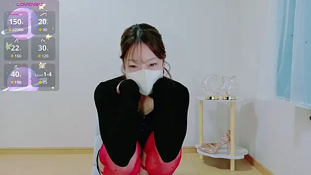 Snapshot of TSUKI_circle chatting on 11-04-25, 02:43 TSUKI circle online show from 11-04-25, 02:43