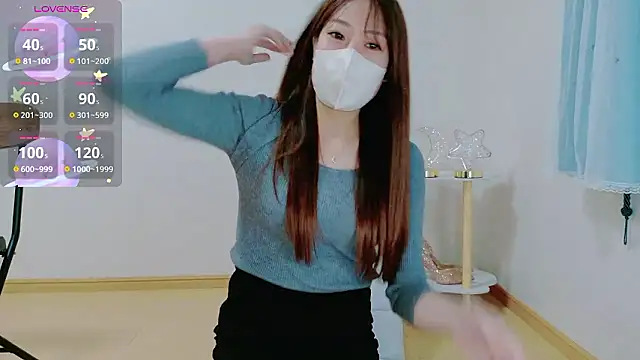 Snapshot of TSUKI_circle chatting on 11-06-25, 02:29 TSUKI circle online show from 11-06-25, 02:29