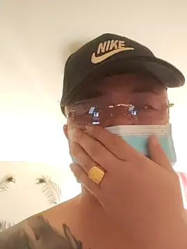 Snapshot of caige8888 chatting on 10-16-25, 03:51 caige8888 online show from 10-16-25, 03:51