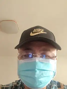 Snapshot of caige8888 chatting on 10-18-25, 07:09 caige8888 online show from 10-18-25, 07:09