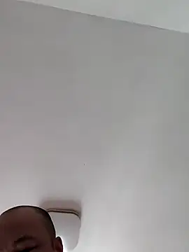 Snapshot of caige8888 chatting on 10-19-25, 05:30 caige8888 online show from 10-19-25, 05:30