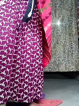 Snapshot of Rajni_chauhan chatting on 11-19-25, 05:24 Rajni chauhan online show from 11-19-25, 05:24