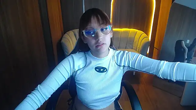 Snapshot of Scarlet_2b_ chatting on 10-23-25, 08:18 Scarlet 2b online show from 10-23-25, 08:18