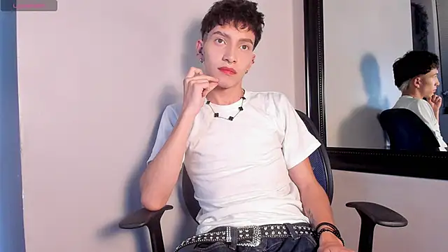 Snapshot of Tiam_muller chatting on 12-01-25, 03:55 Tiam muller online show from 12-01-25, 03:55