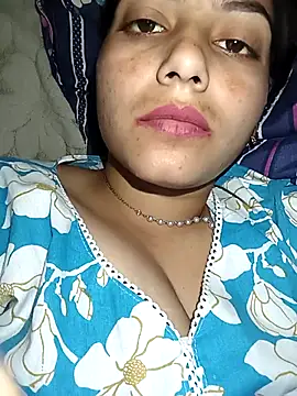 Snapshot of kiaara01 chatting on 10-17-25, 07:16 kiaara01 online show from 10-17-25, 07:16