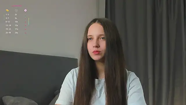 Snapshot of NadiaGnegy chatting on 10-24-25, 01:07 NadiaGnegy online show from 10-24-25, 01:07