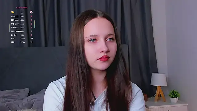 Snapshot of NadiaGnegy chatting on 10-29-25, 01:13 NadiaGnegy online show from 10-29-25, 01:13