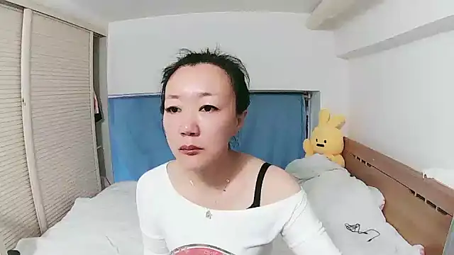 Snapshot of Barbara-a chatting on 10-17-25, 05:54 Barbara-a online show from 10-17-25, 05:54