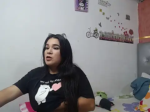 Snapshot of camilahot10 chatting on 10-15-25, 03:01 camilahot10 online show from 10-15-25, 03:01