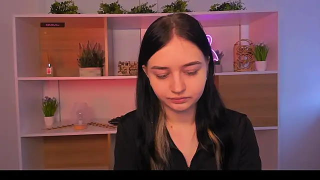 Snapshot of miki_ti chatting on 10-25-25, 08:33 miki ti online show from 10-25-25, 08:33