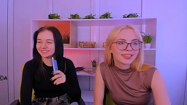 Snapshot of miki_ti chatting on 10-26-25, 09:04 miki ti online show from 10-26-25, 09:04