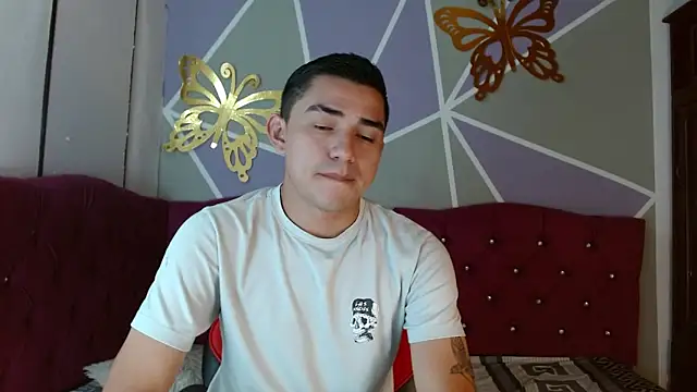 Snapshot of Ruiz2416 chatting on 10-16-25, 11:22 Ruiz2416 online show from 10-16-25, 11:22