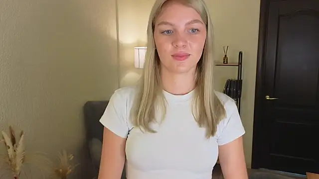 Snapshot of Susan_Sanders_ chatting on 10-18-25, 07:20 Susan Sanders online show from 10-18-25, 07:20